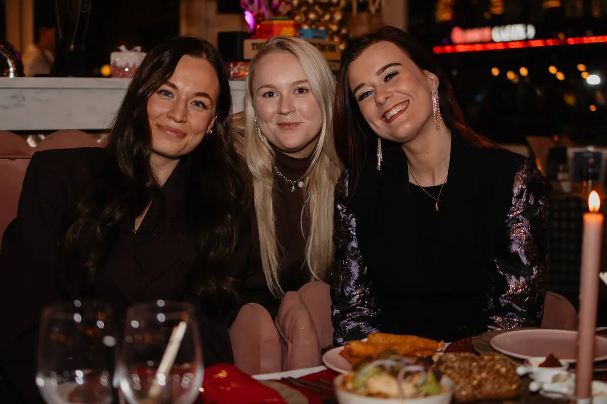 Gasten genieten bij Broox