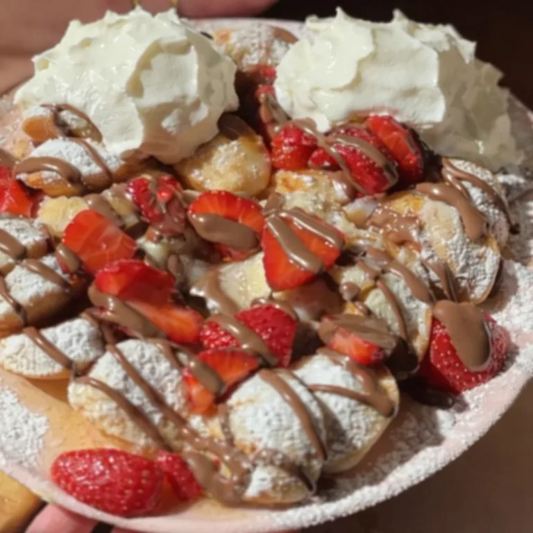Traditionele poffertjes met roomboter en poedersuiker bij Broox Rotterdam aan de Meent