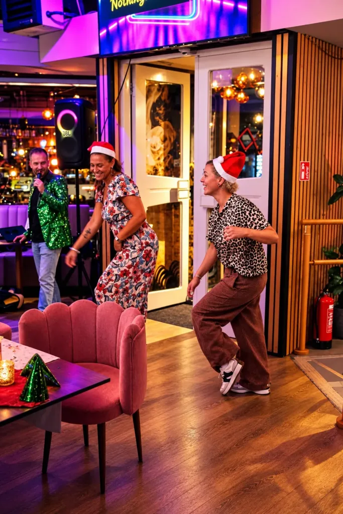 Dansende gasten en een entertainer tijdens een kerstborrel met kerstspelshow bij Broox Rotterdam